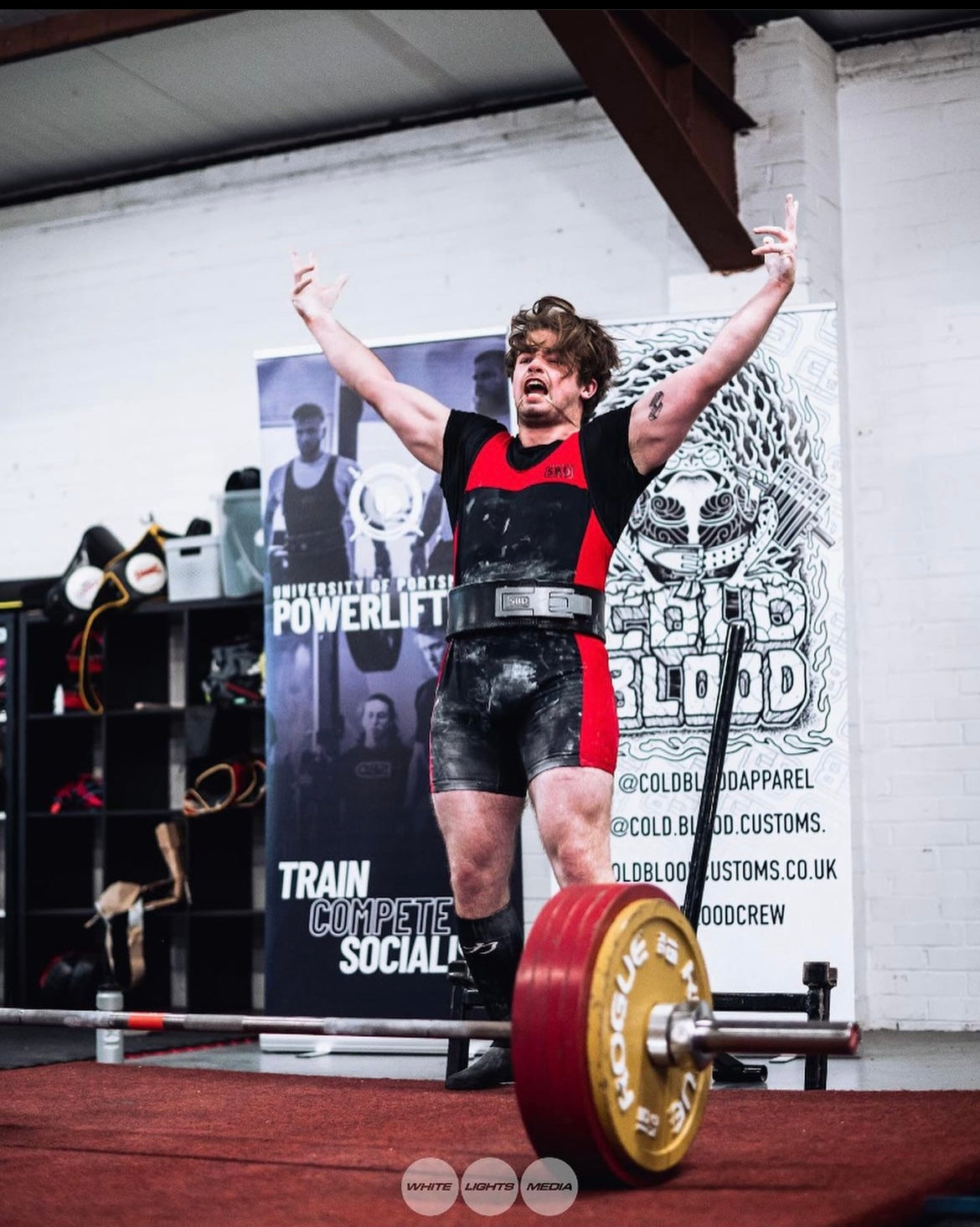 guy lifting weights