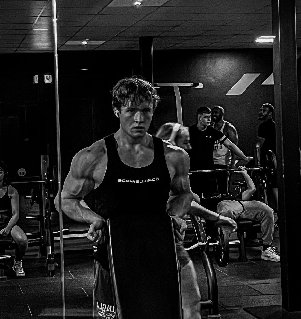 picture o a man in the gym
